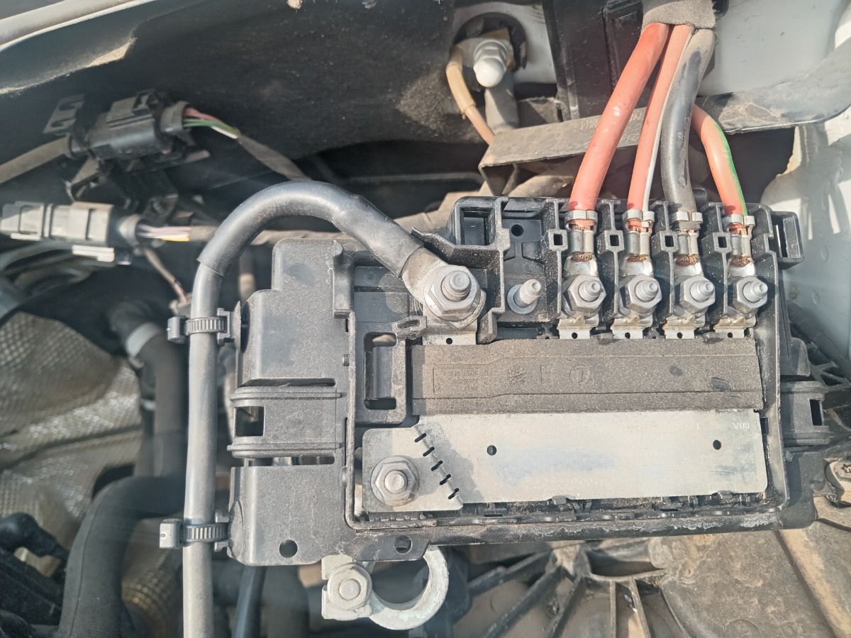 POLO MK8/9 BATTERY FUSE