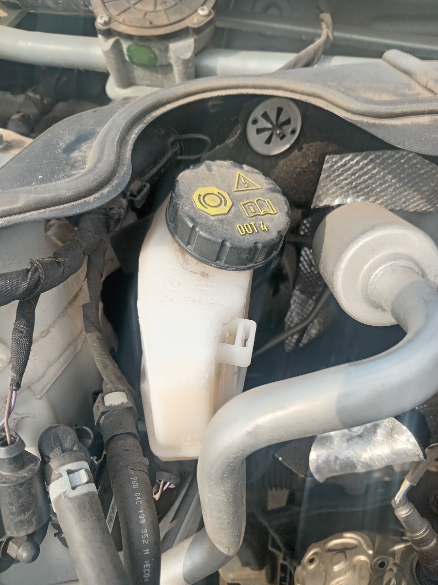 POLO MK8/9 BREAK FLUID RESERVIOR BOTTLE