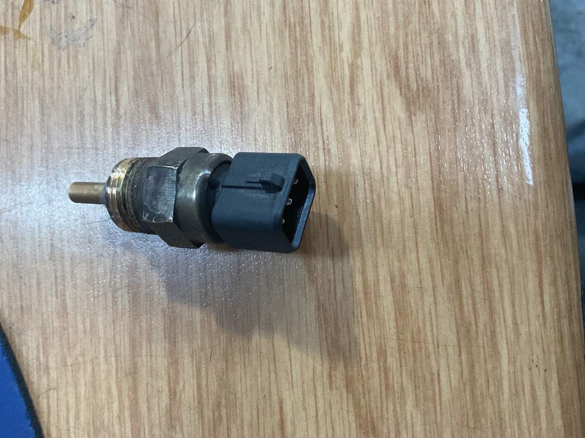 TIIDA 1.6 TEMPERATURE SENSOR 2pin