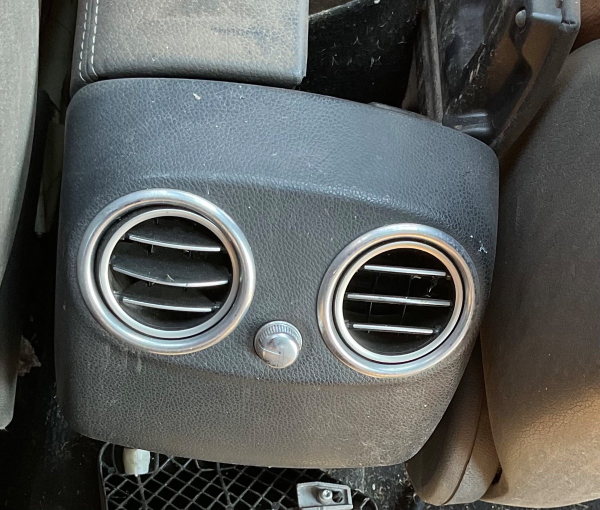 W253 REAR CENTRECONSOLE AIRVENTS