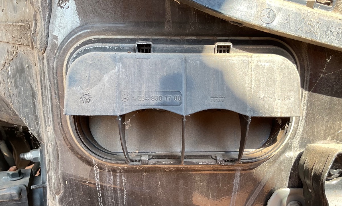 W253 OUTER VENT FLAPS