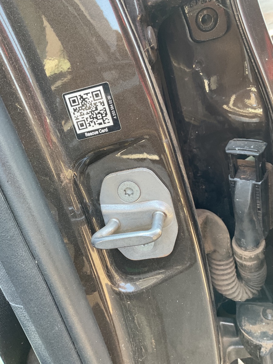 W253 L=R DOOR STRIKER PLATE