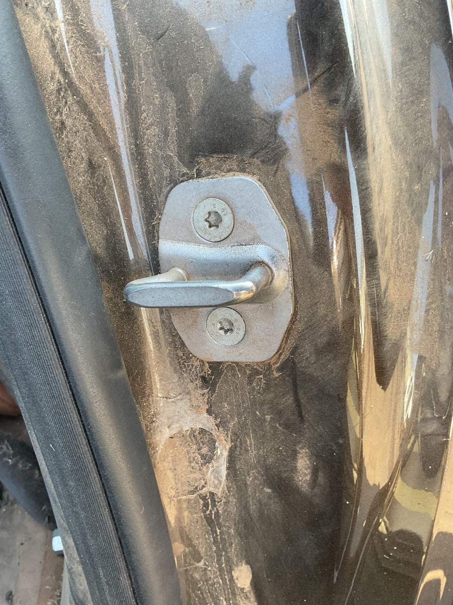 W253 L=R DOOR STRIKER  PLATE