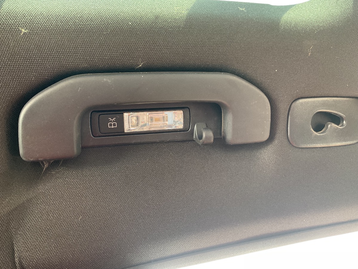 W253 REAR RIGHT GRAB HANDLE (w/o light)