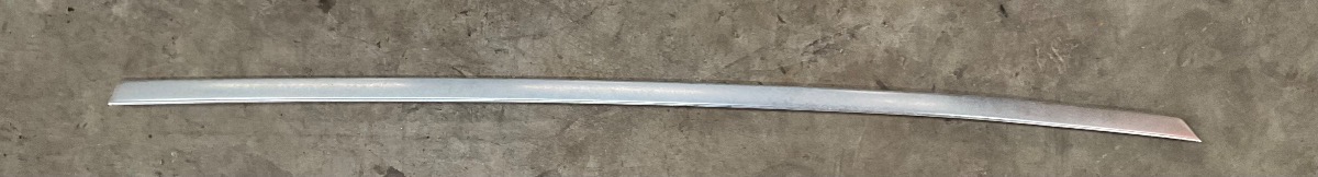 W253 LEFT REAR DOOR UPPER CHROME TRIM