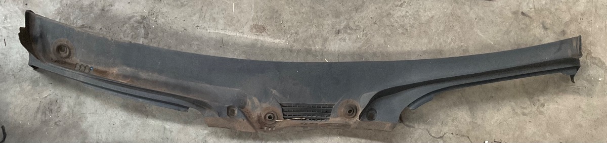W253 WINDSCREEN COWLING