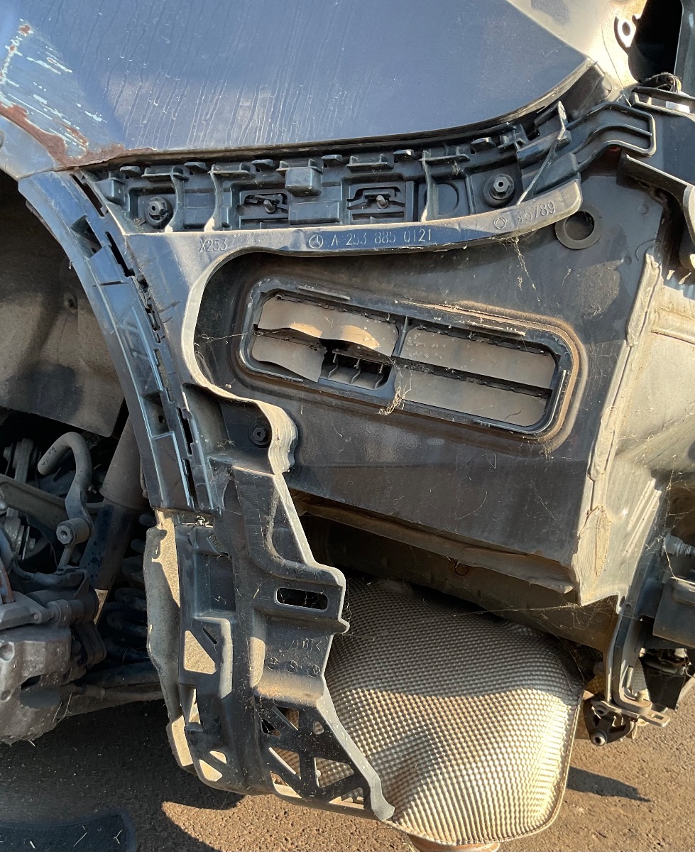 W253 LEFT REAR BUMPER SLIDE MOUNTING