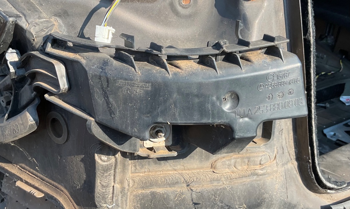 W253 LEFT REAR BUMPER CARRIER