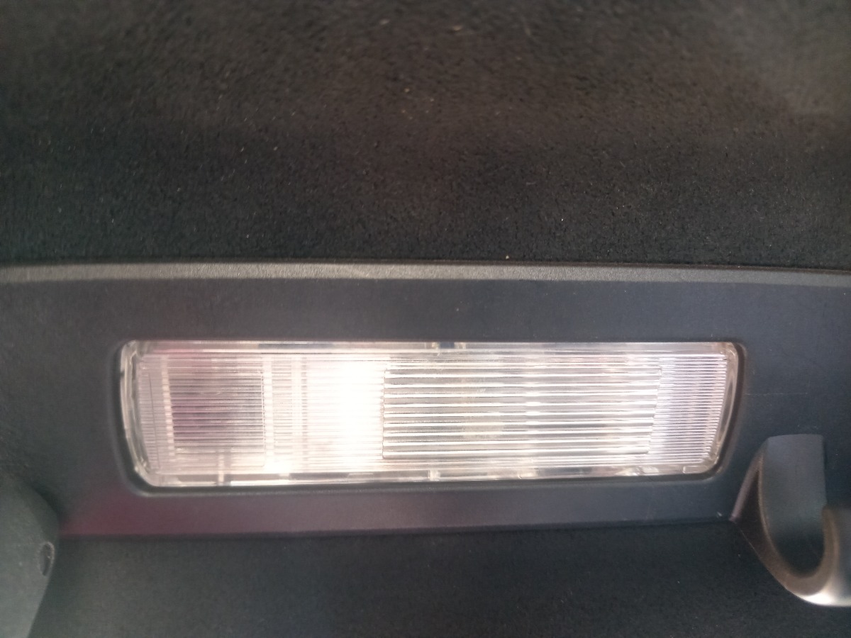 W166 GL63 LEFT REAR INTERIOR LIGHT