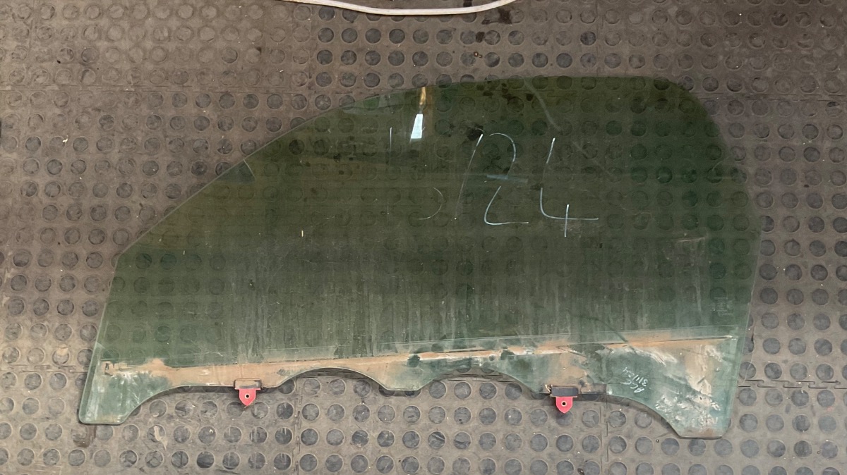 RAV4 2.0 LEFT FRONT DOOR GLASS