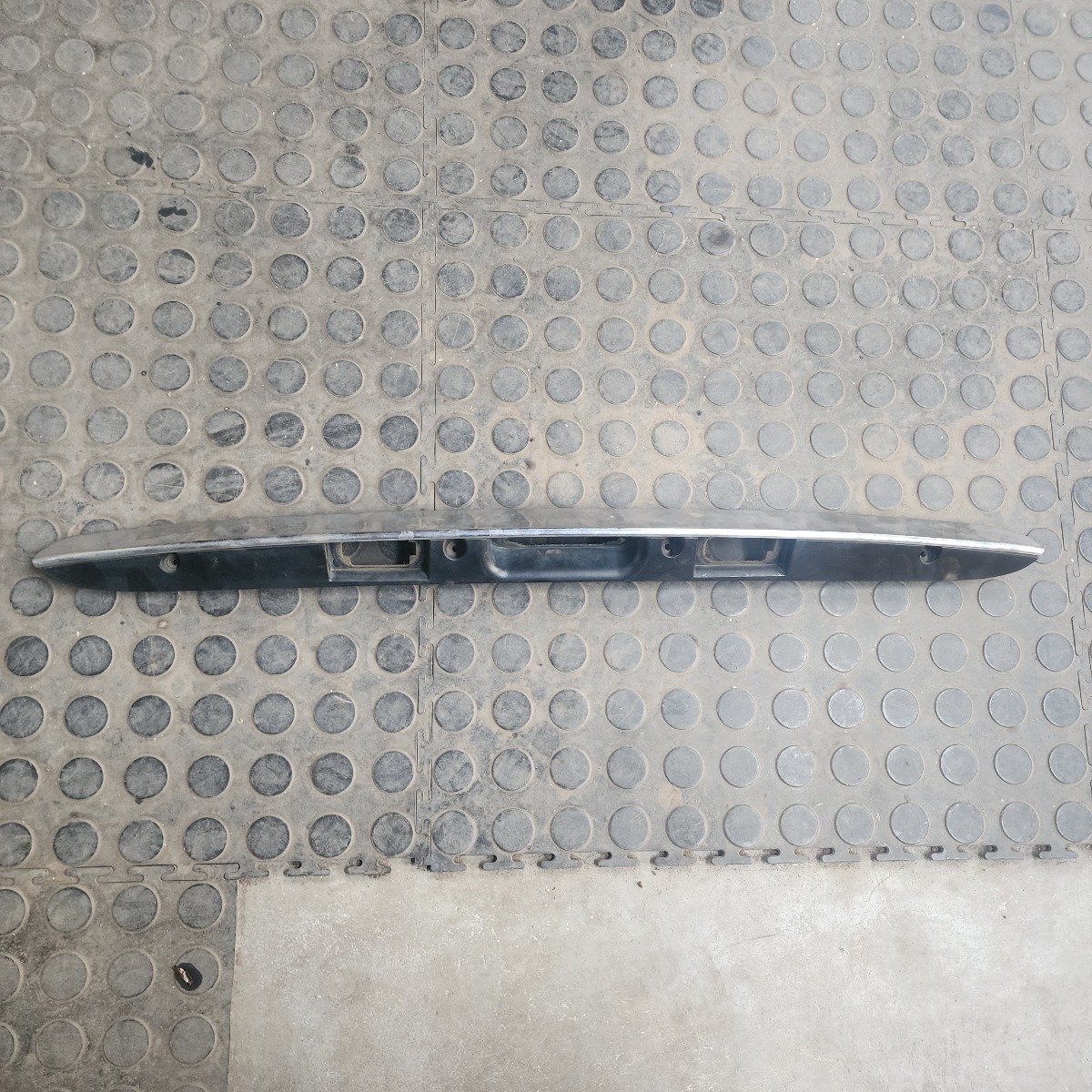 A180 TAILGATE TRIM