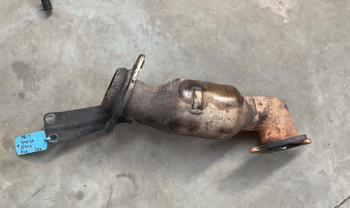 HILUX 2.5D EXHUAST SUB ASSEMBLY MANIFOLD