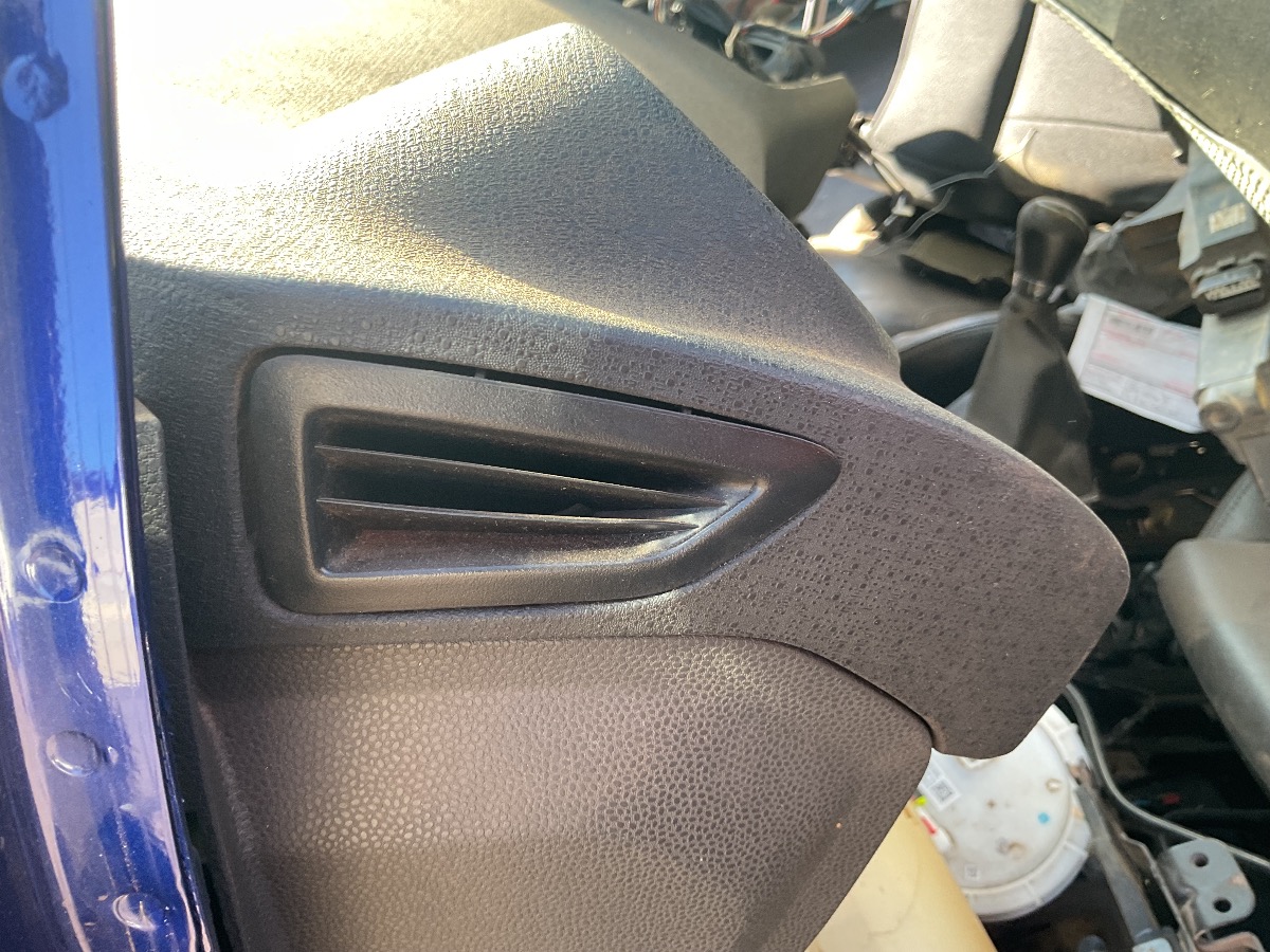 FIESTA 1.4 LEFT DASH FOG VENT