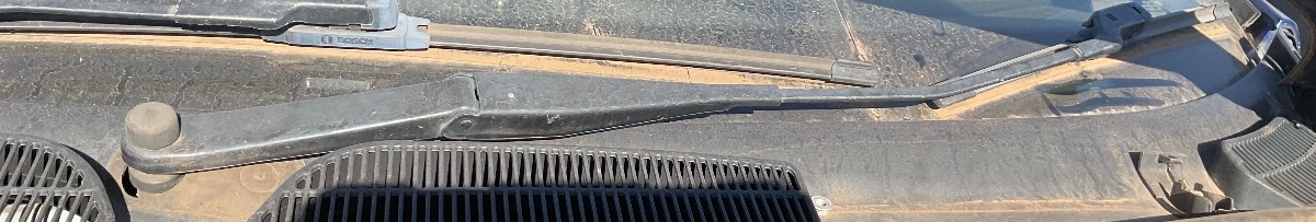 FIESTA MK4 LEFT WINDSCREEN WIPER (long)