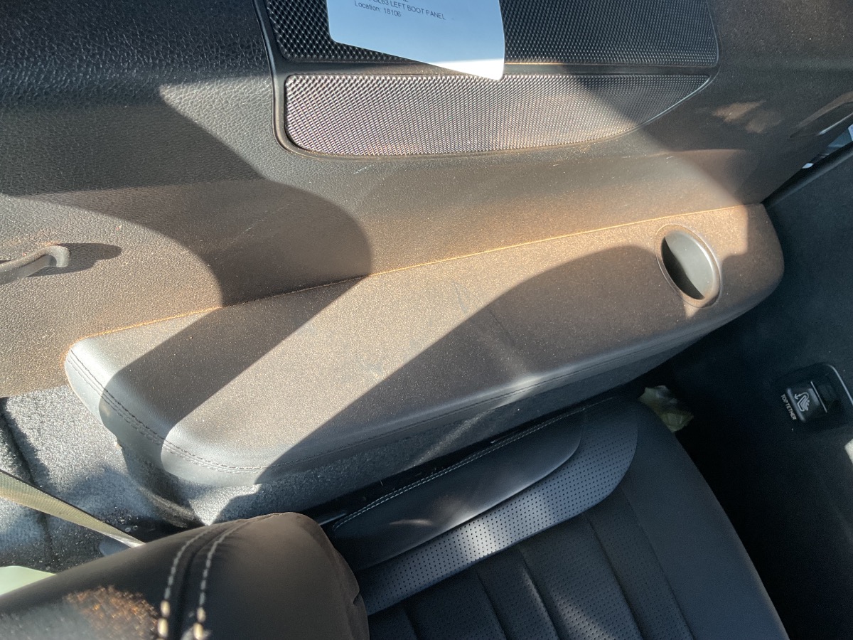 W166 GL63 LEFT REAR ARM REST