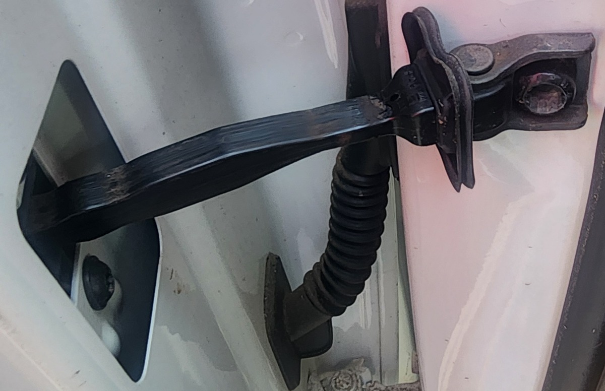 POLO MK8/9 LEFT REAR DOOR STOP