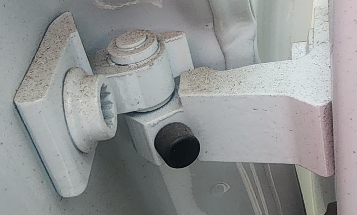 POLO MK8/9 LEFT REAR UPPER DOOR HINGE