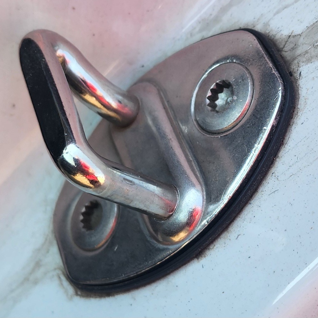 POLO MK8/9 LEFT REAR DOOR STRIKER
