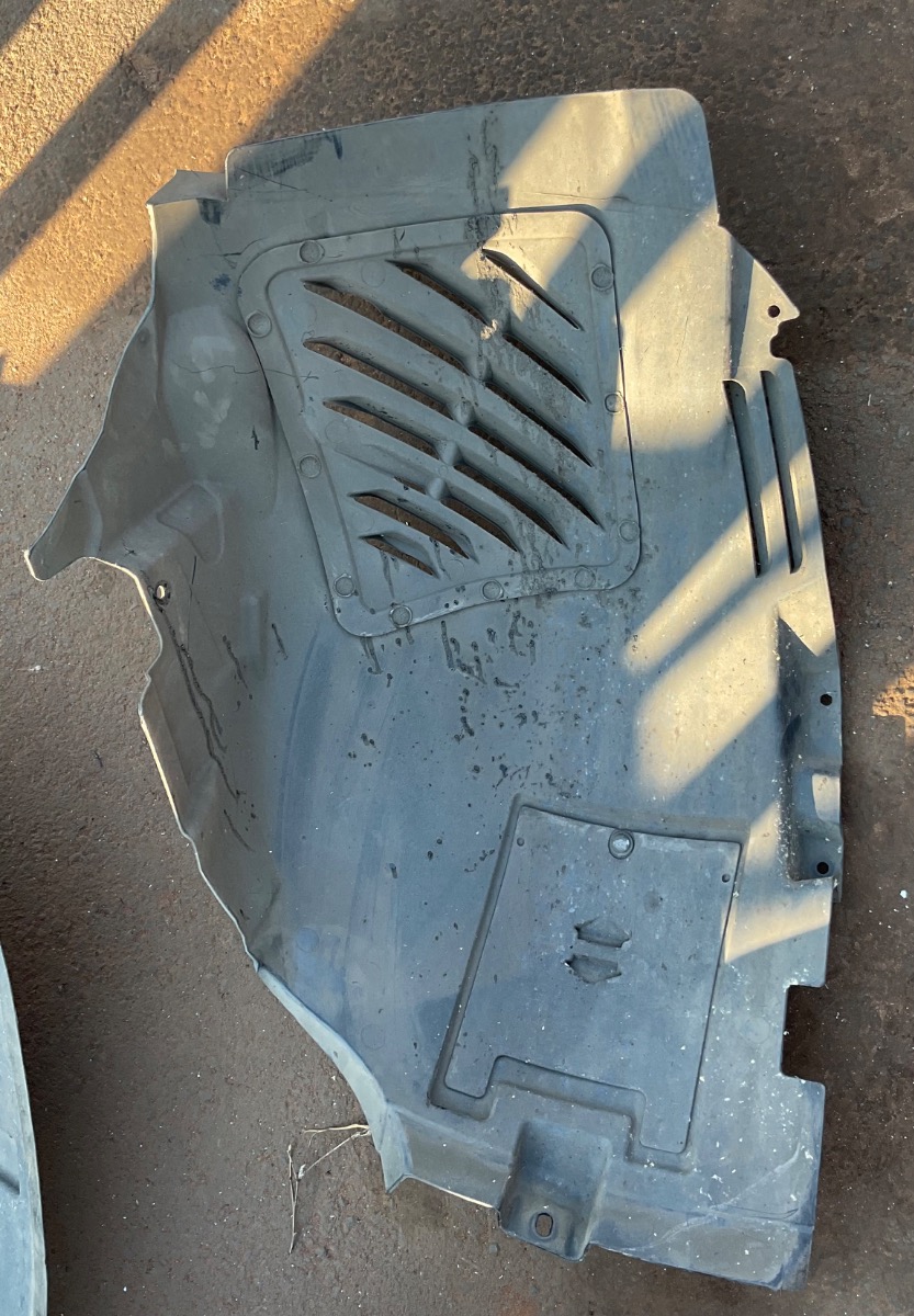W166 GL63 LEFT FRONT FENDER LINER