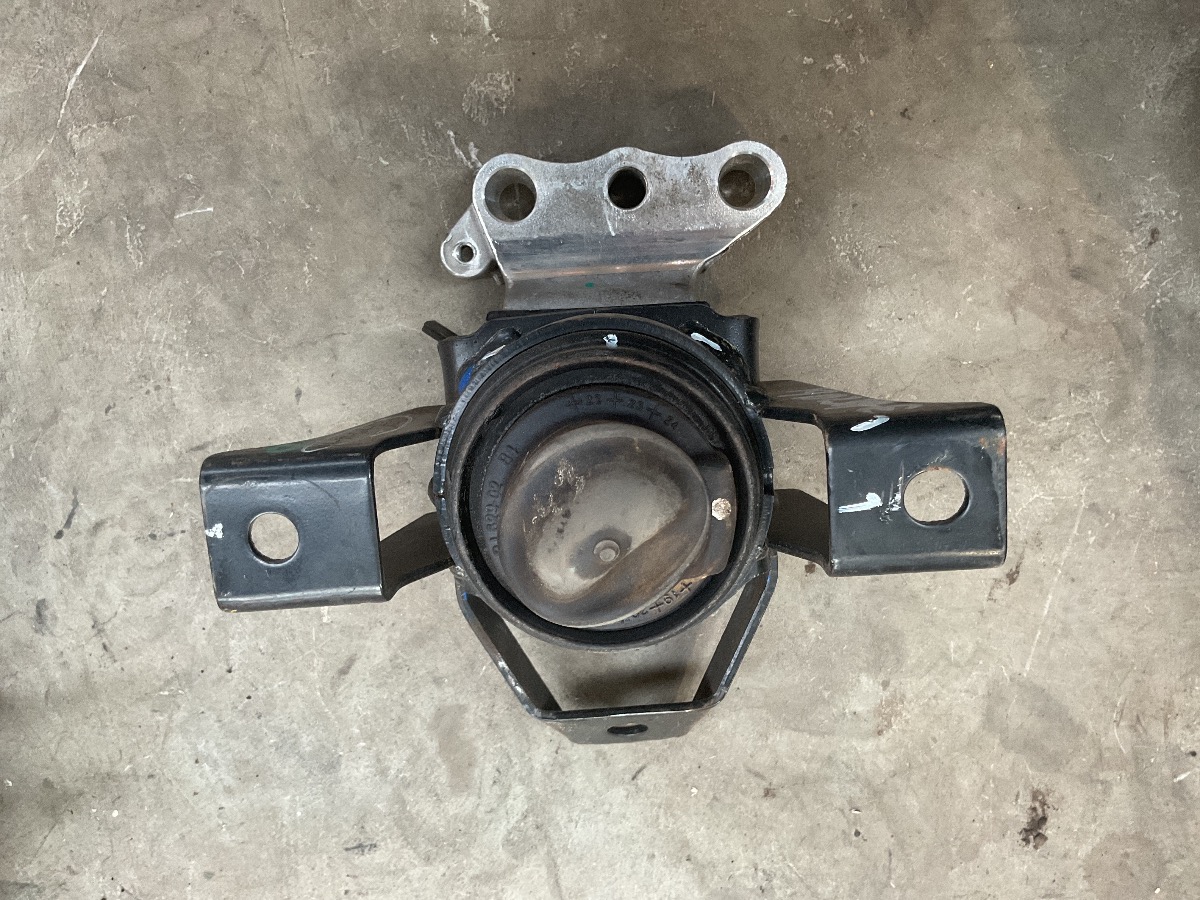 SWIFT 1.2GL ENGINE MOUNTING