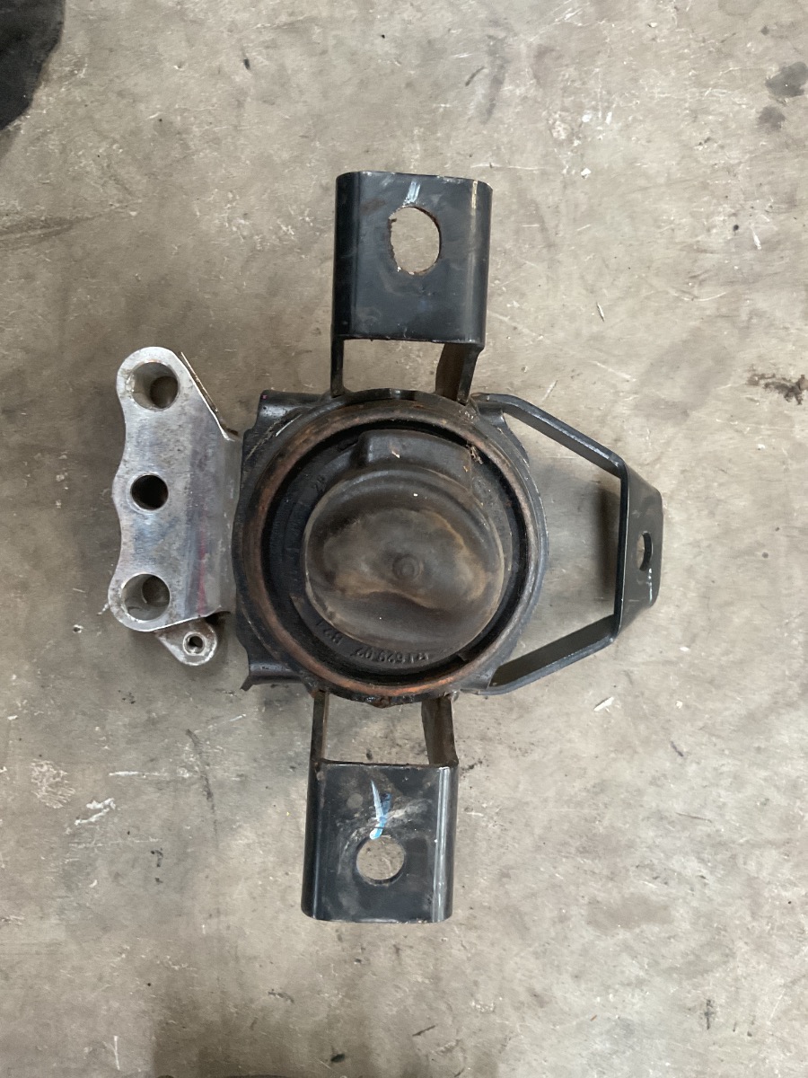 SWIFT 1.2GL ENGINE MOUNTING BRACKET