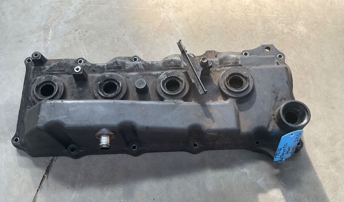 HILUX 2.5D TAPPET COVER