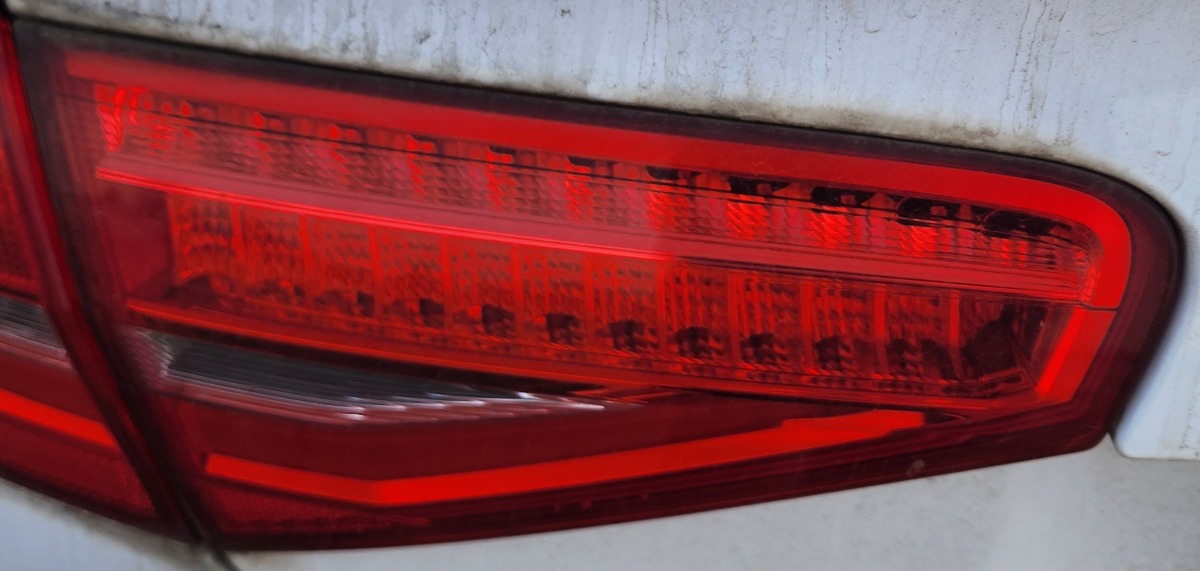 A4 B8 LEFT INNER TAILLAMP