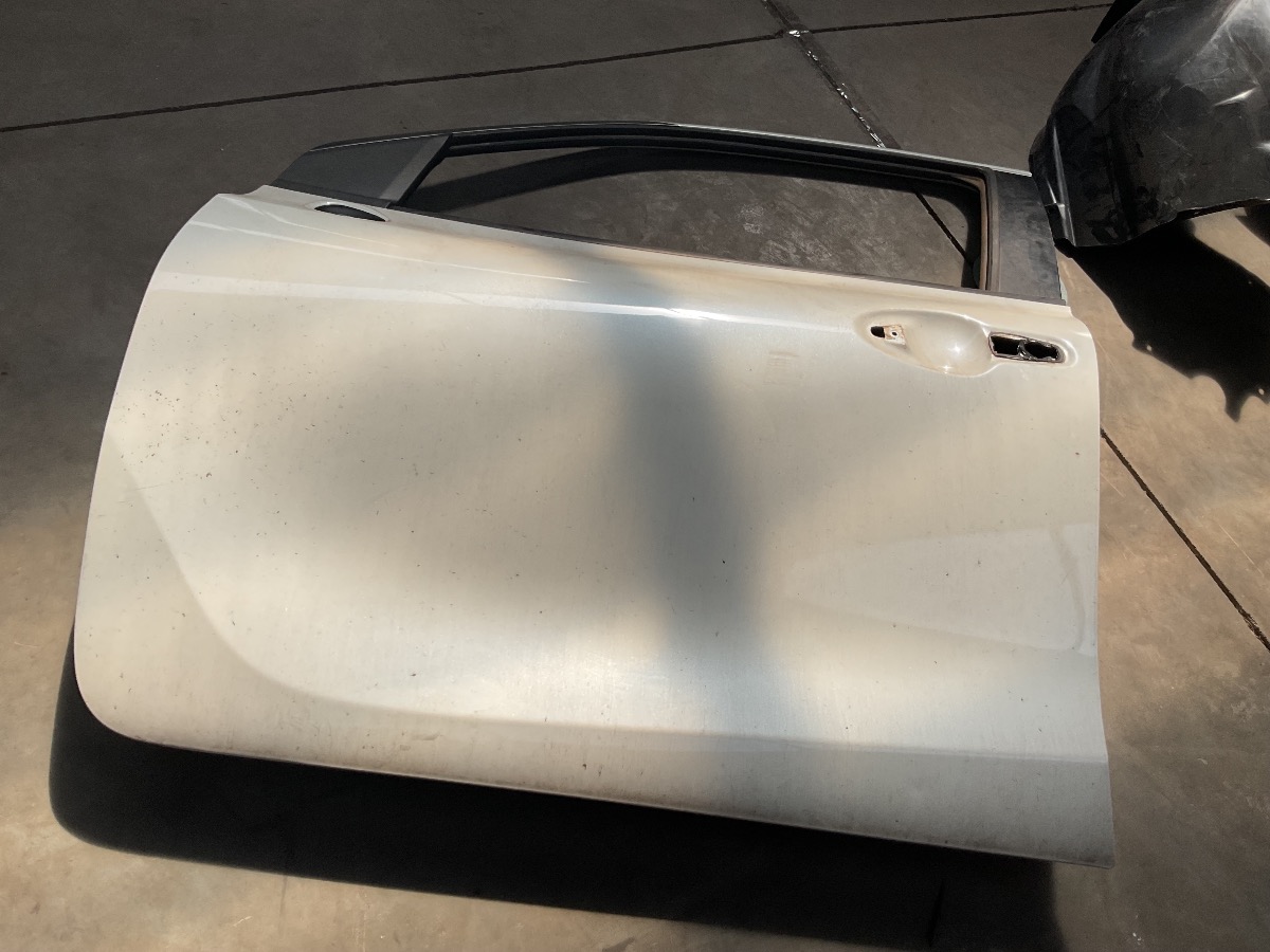 STARLET 1.5 FRONT LEFT DOOR (SHELL ONLY)