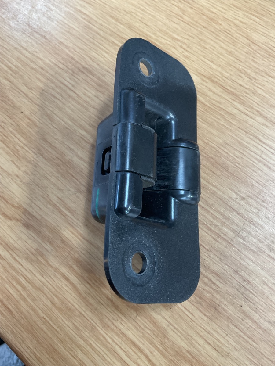 TRAFFIC 4 SLIDING DOOR LOCKING LOOP