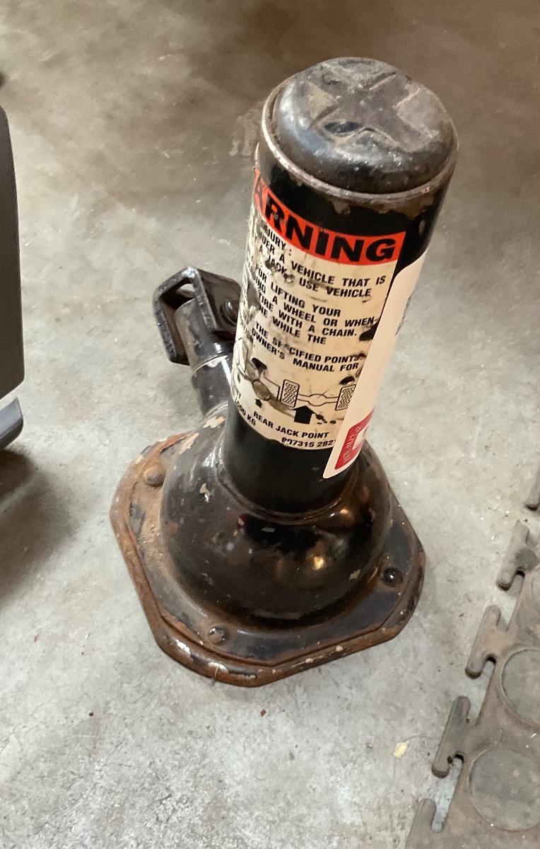 NP300 BOTTLE JACK