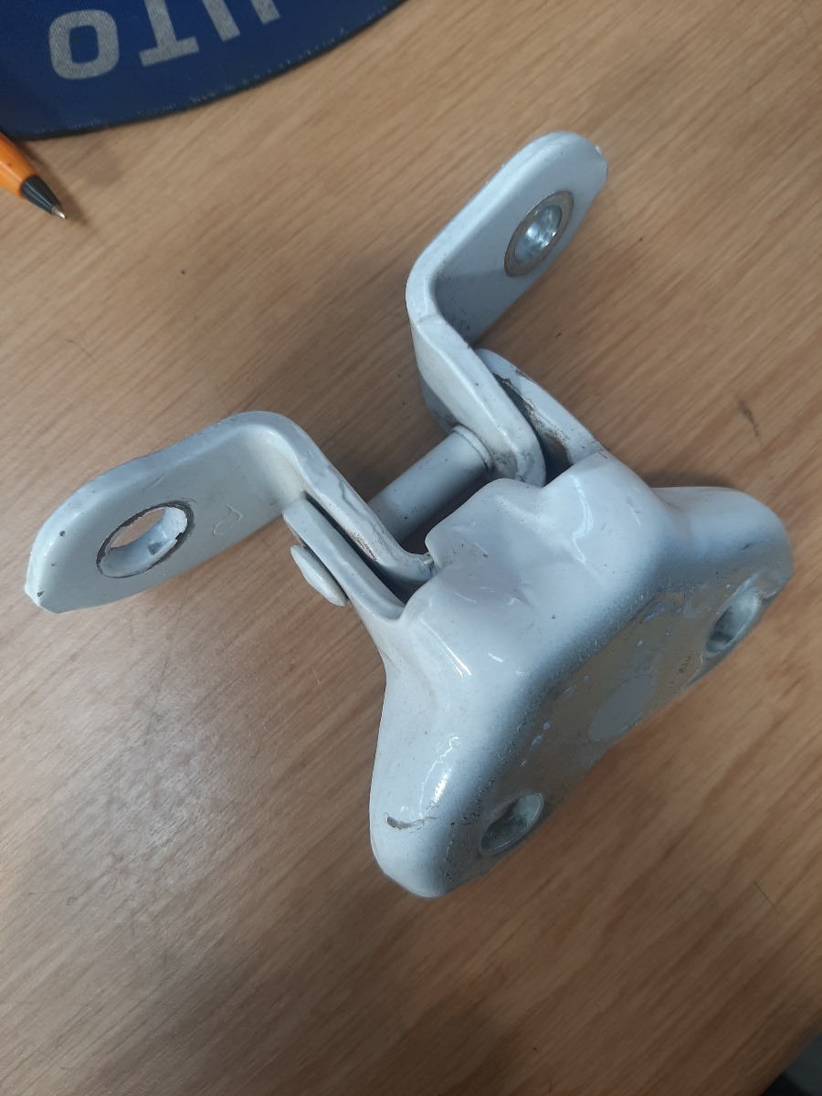 HILUX GD Front Right Door Lower Hinge