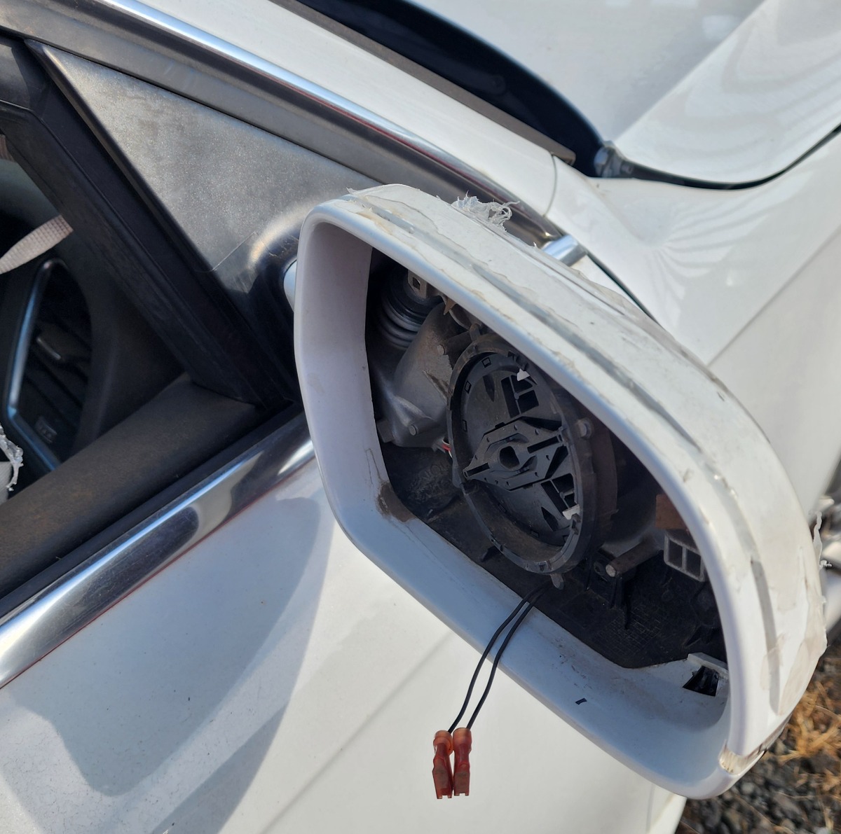 A4 B8 RIGHT DOOR MIRROR (NO GLASS)