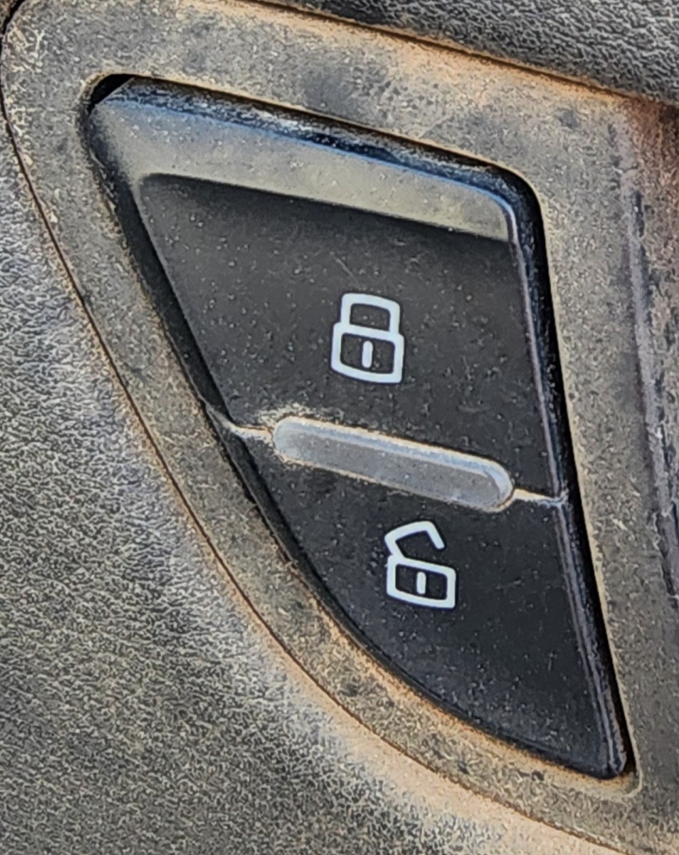 A4 RIGHT INNER CENTRAL LOCKING SWITCH