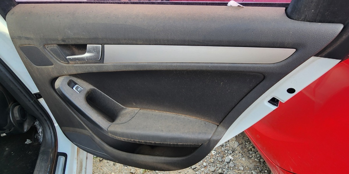 A4 B8 RIGHT REAR DOOR PANEL