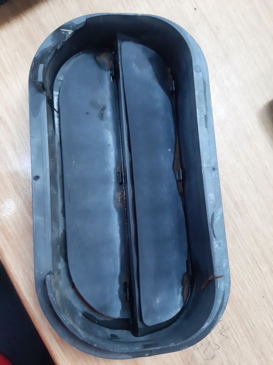 POLO VIVO MK2 REAR VENT