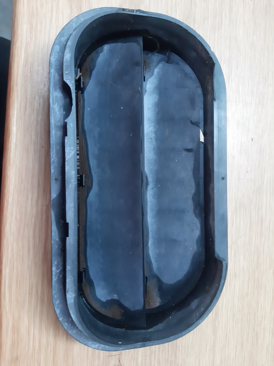 POLO VIVO MK2 REAR VENT
