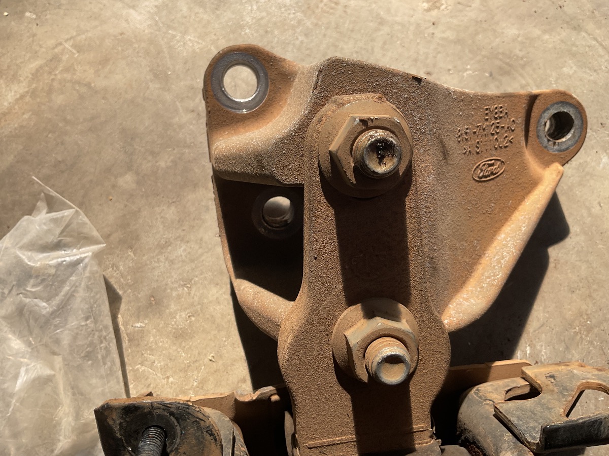 FIESTA FRONT GEARBOX MOUNTING