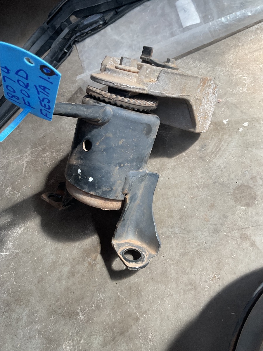 FIESTA MK4 ENGINE MOUNTING