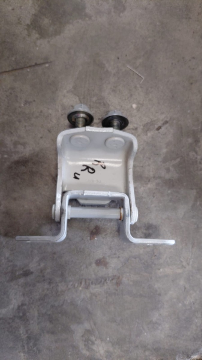 Swift RHS rear upper door hinge