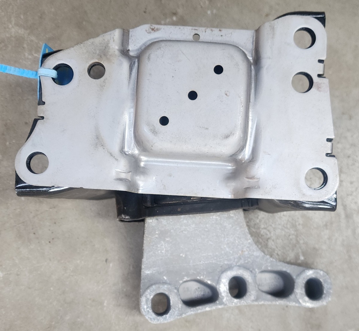 POLO CLP ENGINE MOUNTING