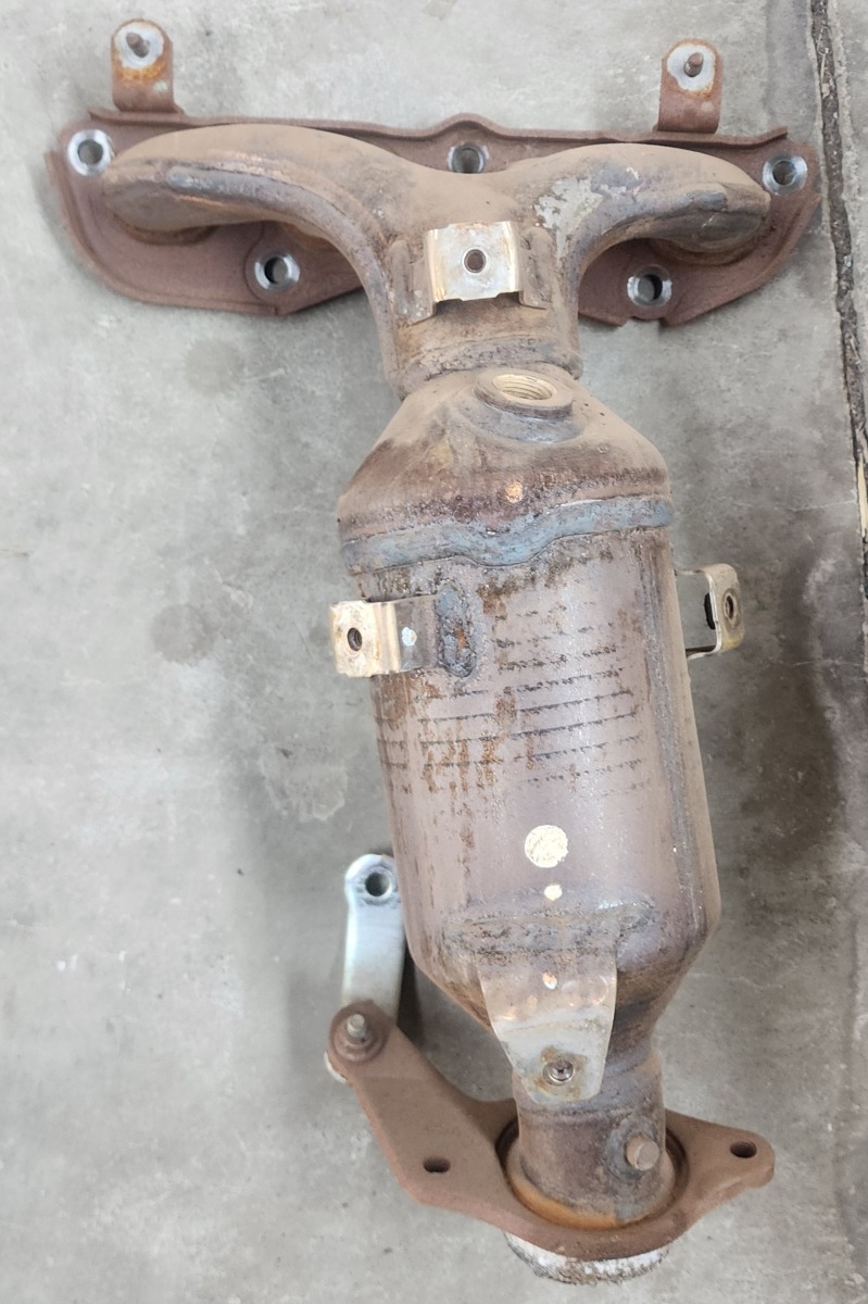 YARIS K15 EXHAUST MANIFOLD