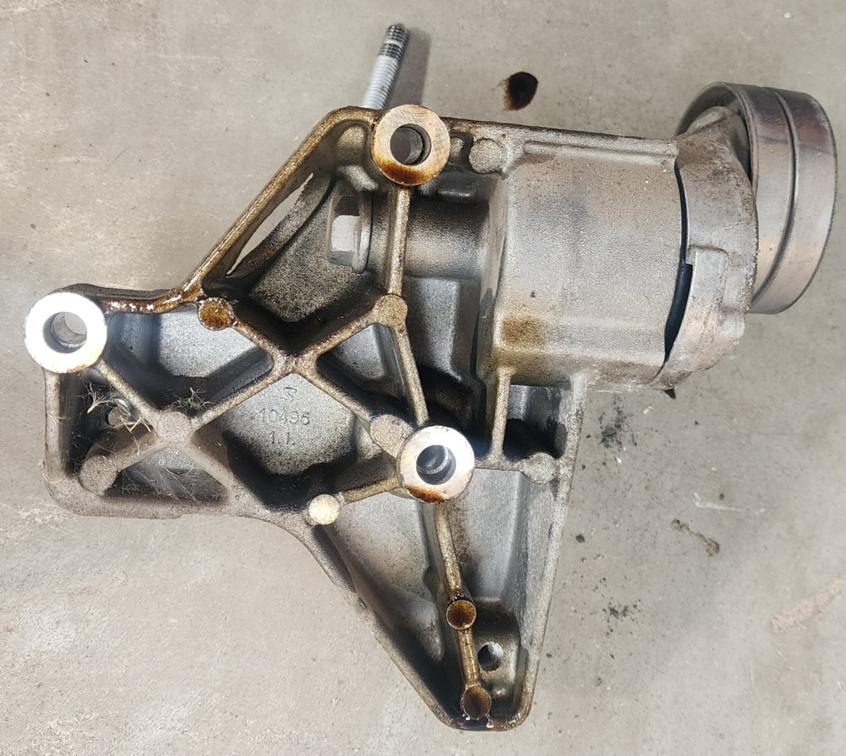 POLO CLP COMPRESSOR BRACKET