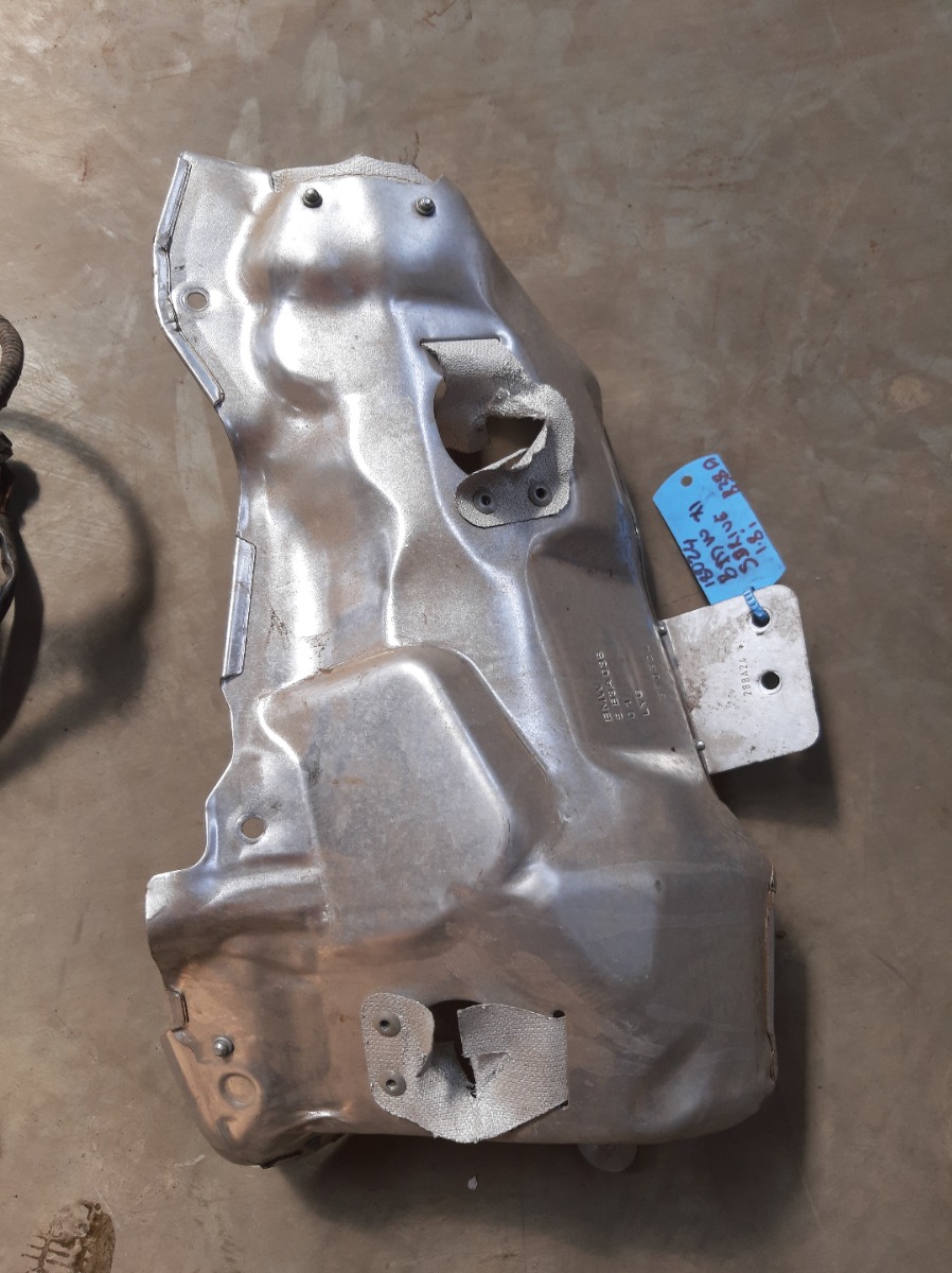 X1 sDRIVE 18i FRONT WALL EXHAUST HEAT SHIELD