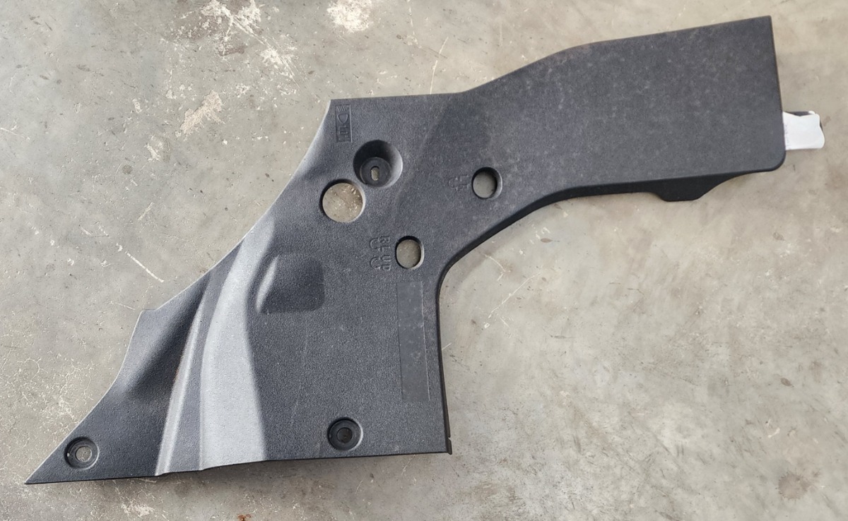 GS Radiator Air Guide Right Side