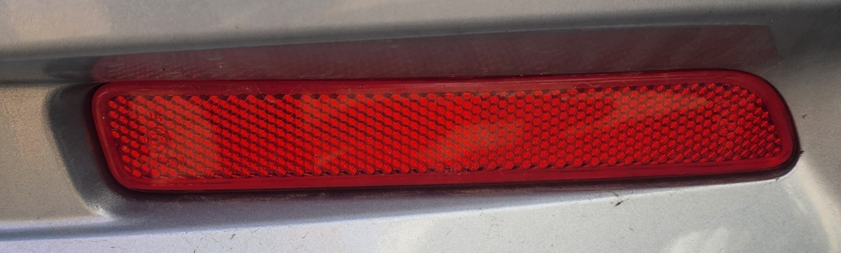 RUMION RIGHT REAR REFLECTOR
