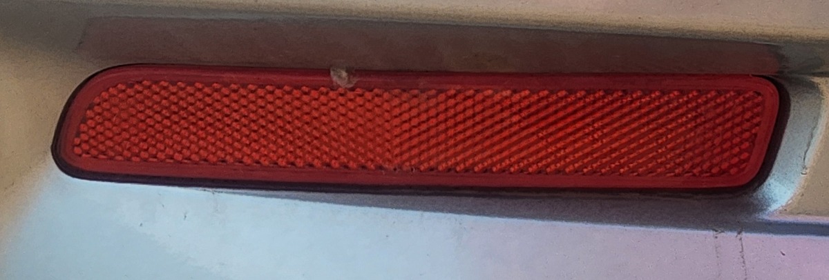 RUMION LEFT REAR REFLECTOR
