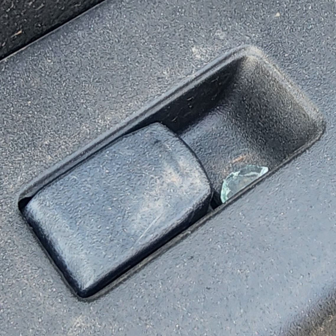 RUMION LEFT FRONT WINDOW SWITCH