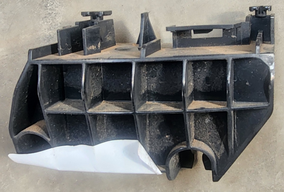 GS RIGHT REAR UPPER BUMPER BRACKET