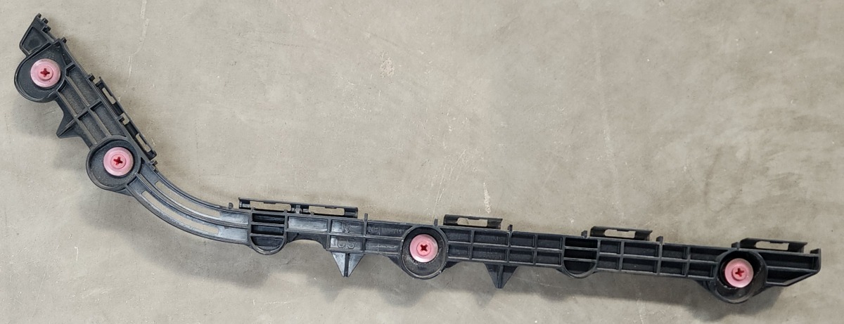 GS RIGHT REAR BUMPER BRACKET