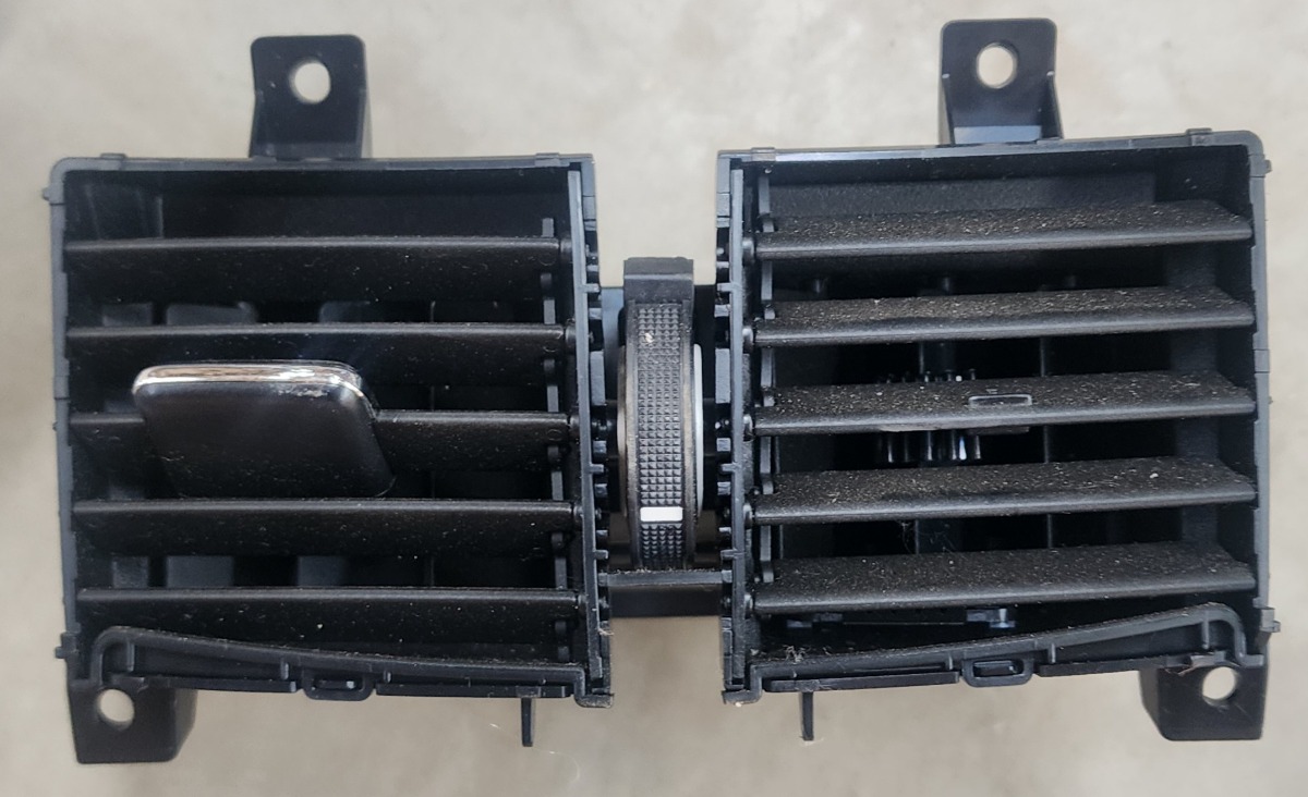 GS REAR CENTRE VENT